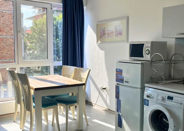 Stela 4* 内塞伯尔