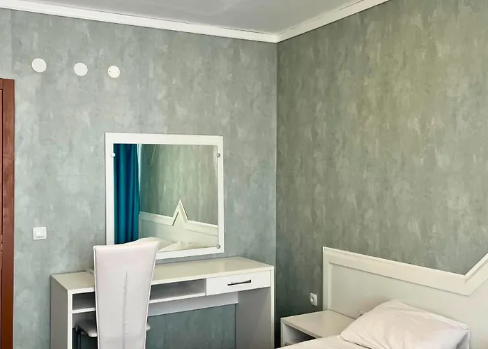 Stela 4* 内塞伯尔